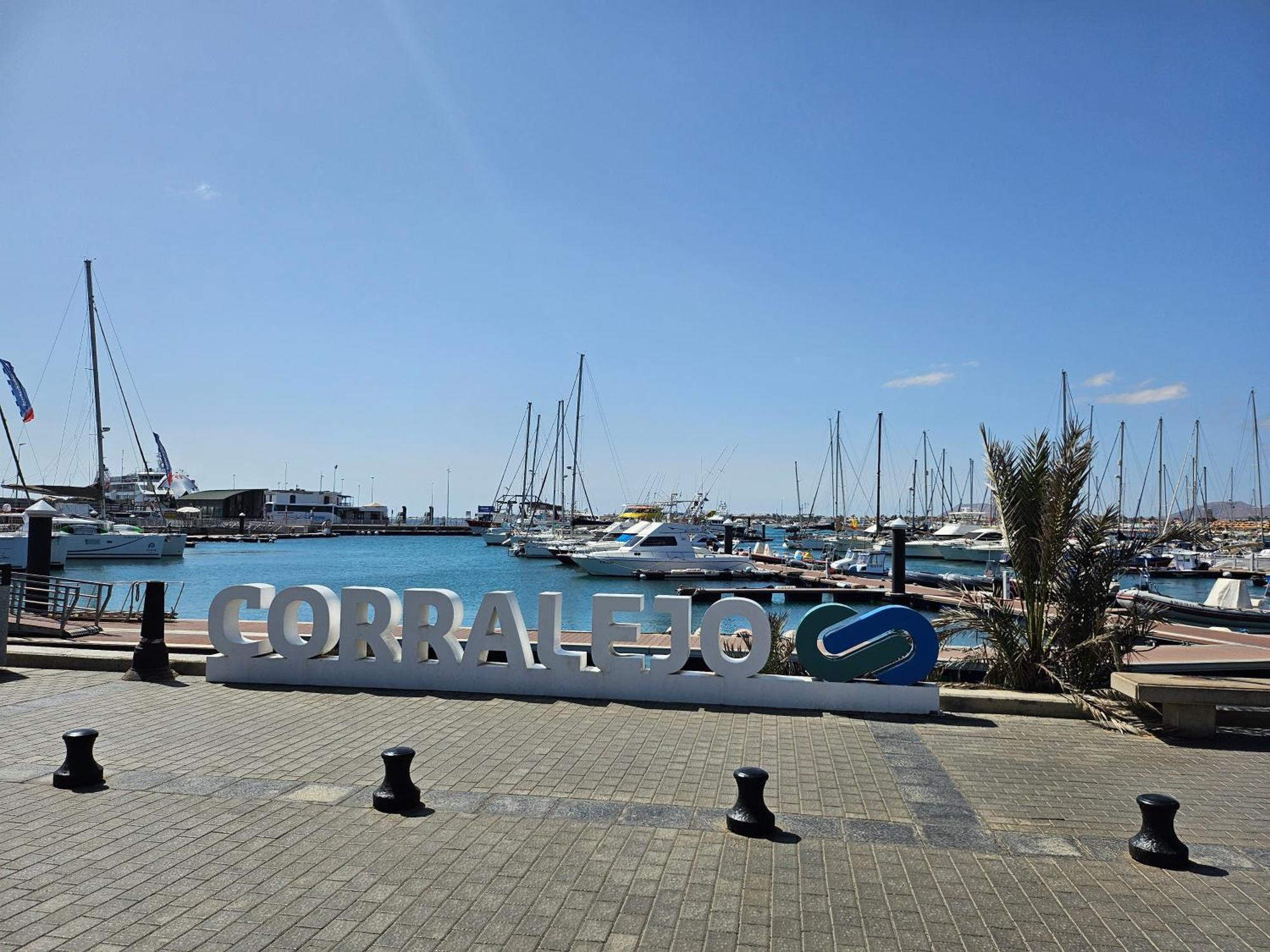 Corralejo Coliving By Amazzzing Travel Hostel ภายนอก รูปภาพ