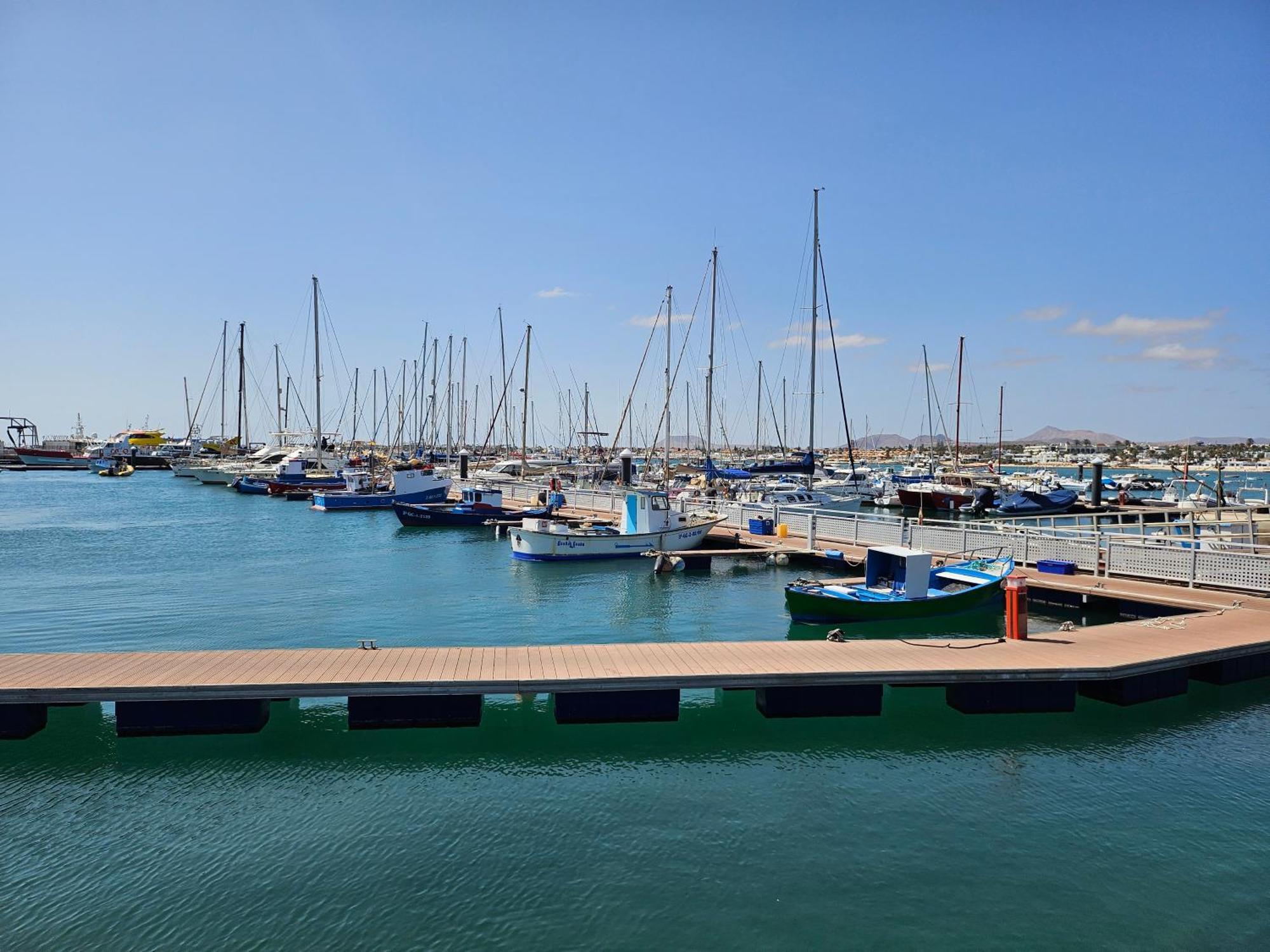 Corralejo Coliving By Amazzzing Travel Hostel ภายนอก รูปภาพ