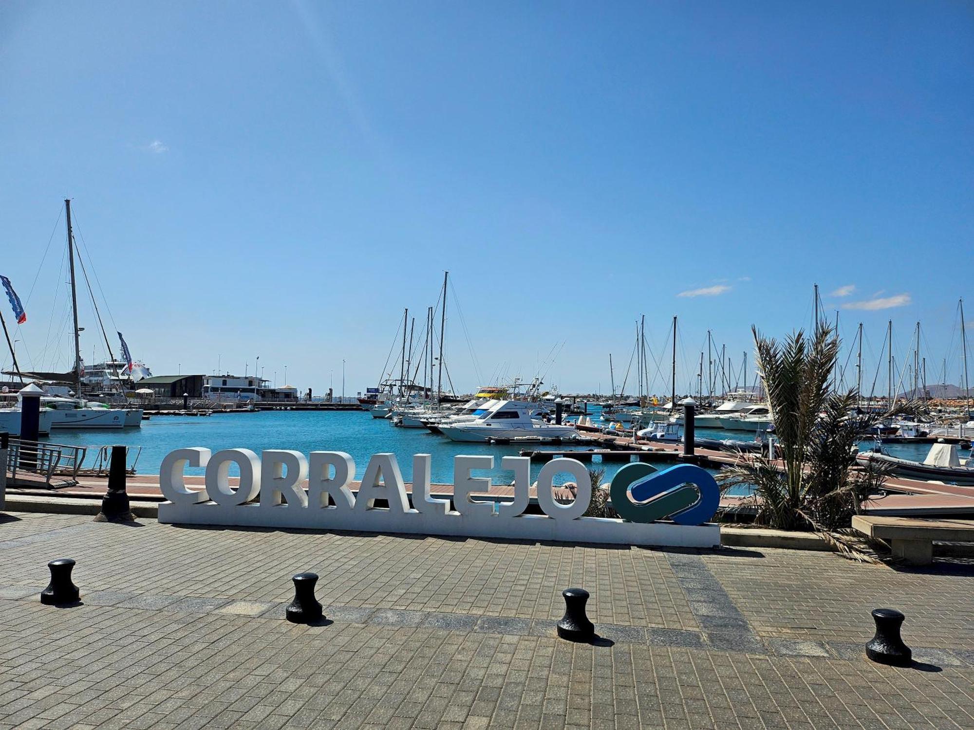 Corralejo Coliving By Amazzzing Travel Hostel ภายนอก รูปภาพ